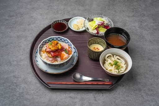 スペシャル海鮮丼定食(ランチメニュー)