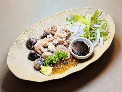 Mực nhồi nướng rơm